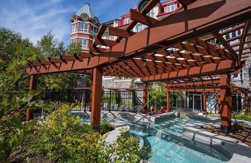 Mont-Tremblant Pedestrian Village Hotel | Sommet Des Neiges