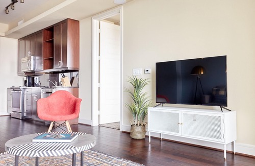 Downtown Austin Apartment | Sonder at The Catherine | One-Bedroom Apartment w/Balcony