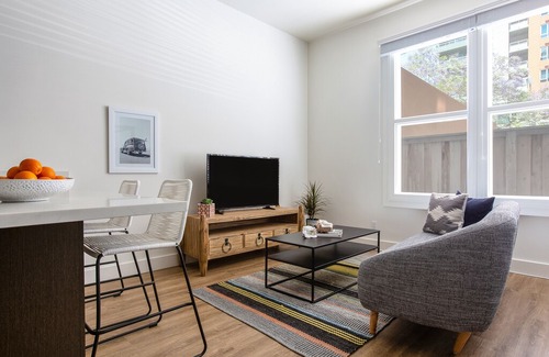 Downtown San Diego Apartment | Sonder | State Suites | Bright Studio