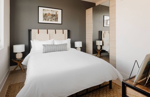 Old City Apartment | Sonder The Mint | One-Bedroom Apartment w/ Balcony