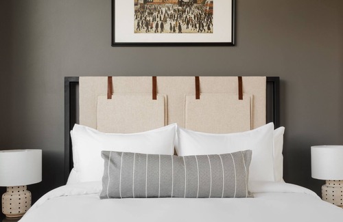 Old City Apartment | Sonder The Mint | One-Bedroom Apartment w/ Balcony