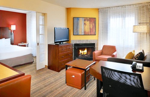 Warren Hotel | Sonesta ES Suites Detroit Warren