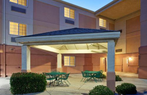 Northeast Heights Hotel | Sonesta Simply Suites Albuquerque