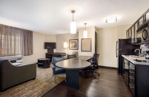 Northeast Heights Hotel | Sonesta Simply Suites Albuquerque