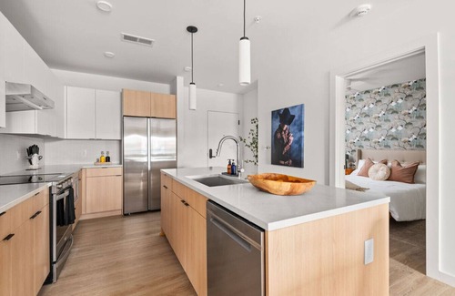 Sobro Apartment | Songbird Retreat Walk to music