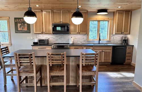 Bethel Ski Chalet | Songo Chalet - New construction! Hot Tub. In Bethel, 10 min from Sunday River!