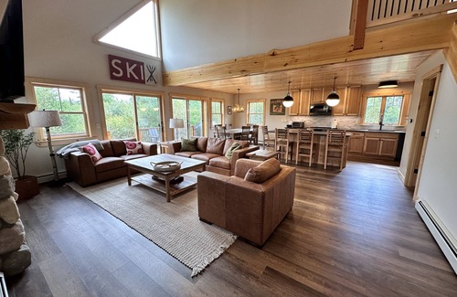 Bethel Ski Chalet | Songo Chalet - New construction! Hot Tub. In Bethel, 10 min from Sunday River!
