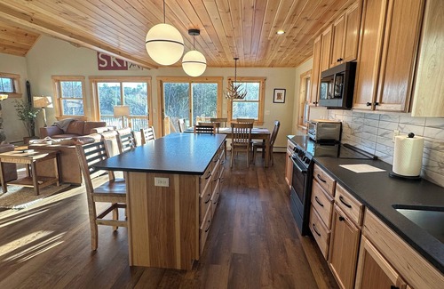 Bethel Ski Chalet | Songo Chalet - New construction! Hot Tub. In Bethel, 10 min from Sunday River!
