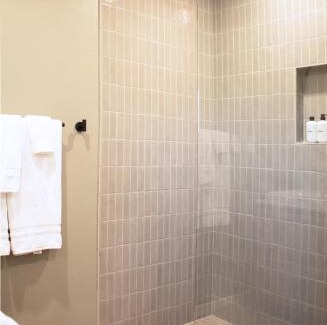 Tucson House | Sonoran Peach House - Lux Kitchen Mt View Flex Rm