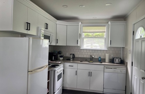 Masons Point Cottage | Soothing cottage with AC in Head Of Saint Margarets Bay. Ocean view