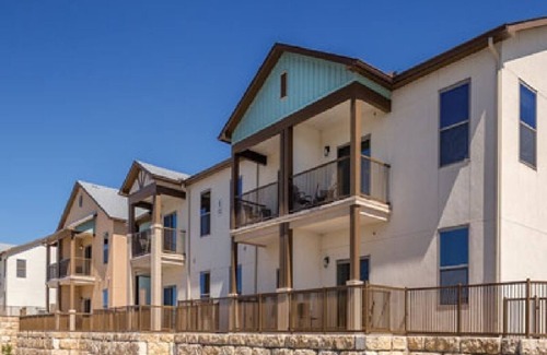 Marble Falls Condo | 🌟Soothe Your Spirit At Radiant Resort🌟 2BD, 2BATH, Riverview Pool & Hot Tub!