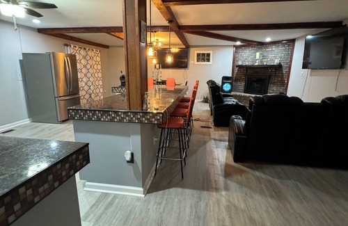 Richton Park House | Soothing 3-bedroom house with AC in Richton Park