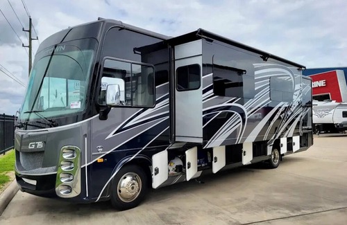 Norvelt House | Soothing RV with AC in charming Mount Pleasant/2021 Georgetown 5 Series 31L5