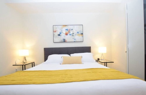 Mercer Island Apartment | Sophari | Mercer Isl 2BR | Gym| FastWifi3