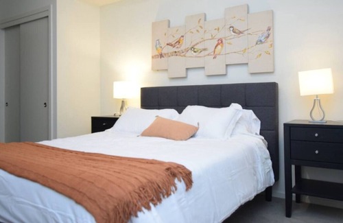 Mercer Island Apartment | Sophari | Mercer Isl 2BR | Gym| FastWifi3