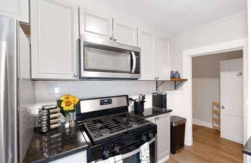 Midtown Apartment | Sophisticated 2 Bedroom w/Queen Beds, "Location!"