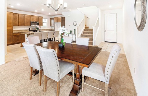 Rialto House | Sophisticated 4BR Retreat｜Pet-Friendly｜Fenced Yard & Pool Access#41339