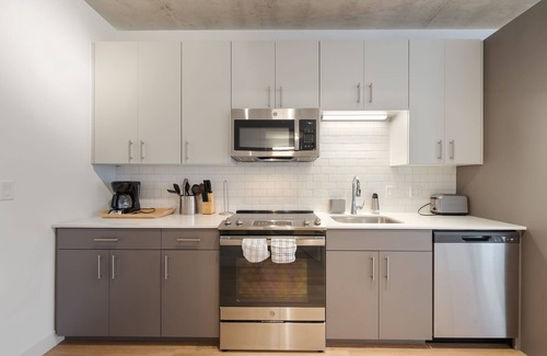 River North Hotel | Sophisticated 4BR Suite - Walk to Shops, Dining & Transit