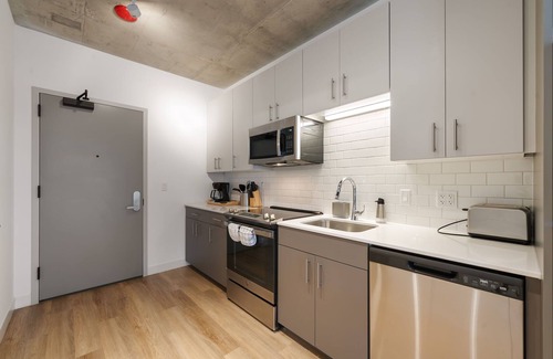 River North Hotel | Sophisticated 4BR Suite - Walk to Shops, Dining & Transit