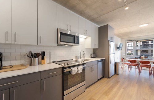 River North Hotel | Sophisticated 4BR Suite - Walk to Shops, Dining & Transit