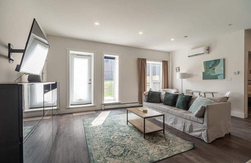 North End Apartment | Sophisticated apt with AC
