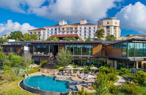 Wetmore Condo | Sophisticated Relaxation at Texas Hill Country!