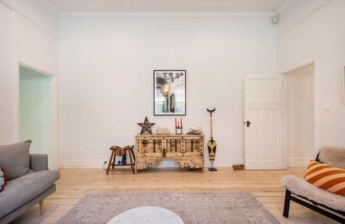 Elwood House | Sophisticated Style in Elwood walk to the beach