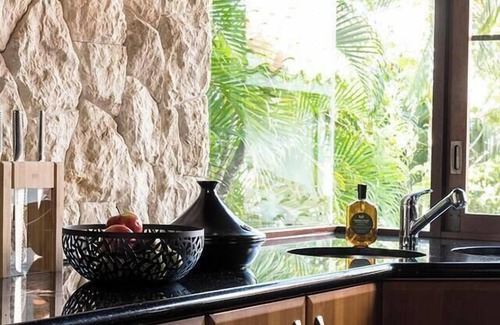 Port Douglas House | Sophisticated Tropical Villa with Infinity Pool