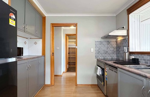 Sorell House | Sorell Sunlight Escape - 10 minutes from Airport