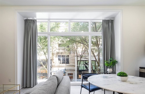 Rittenhouse Row Apartment | Sosuite | 1BR Apt w W/D, Large Dining Seating