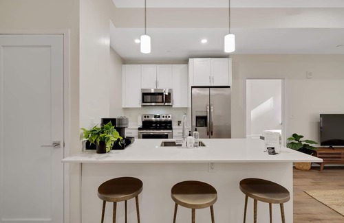 Center City East Apartment | Sosuite | 2BR Apt w W/D, Gym, Lounge