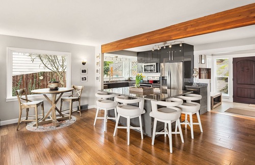 Des Moines House | Sound View House with stunning views and hot tub