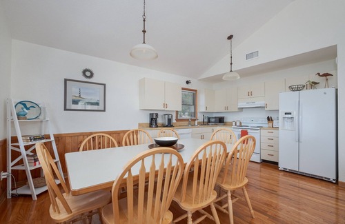 Colington Harbour House | Sounds Good | Soundfront | Colington Harbour | Kill Devil Hills | Sleeps 8