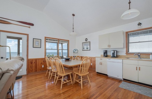 Colington Harbour House | Sounds Good | Soundfront | Colington Harbour | Kill Devil Hills | Sleeps 8