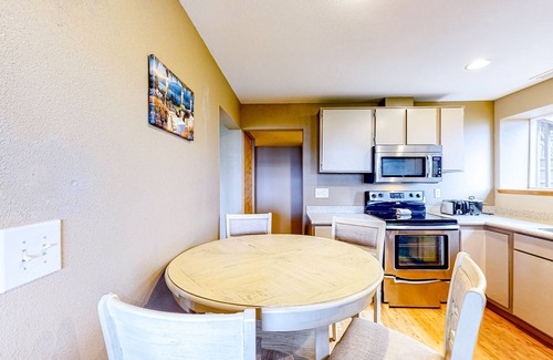 Port Ludlow House | Soundside retreat with fireplace and sunrise views of Puget Sound & Mt. Baker