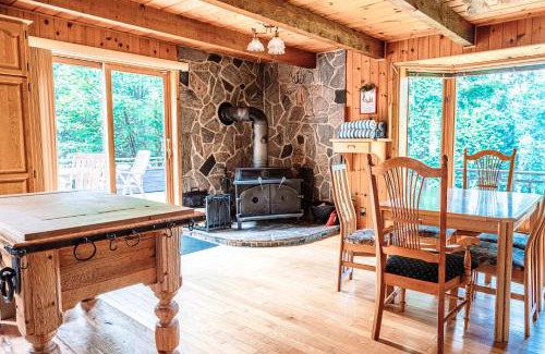 Saint-Faustin-Lac-Carre Ski Chalet | Sous Bois & Loft - Hot tub - Ski out