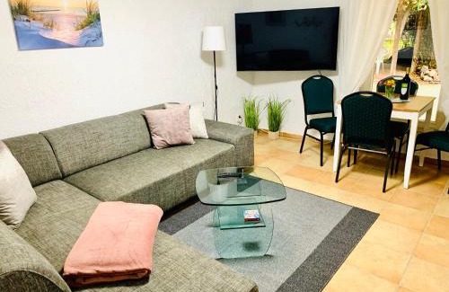 Gehlsdorf Apartment | Souterrain Monteurwohnung mit Sauna und Garten