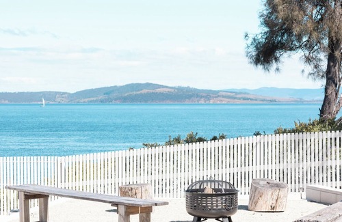 Opossum Bay House | South Arm Beach House- Beach Front With Fire pit - Perfect For Star Gazing