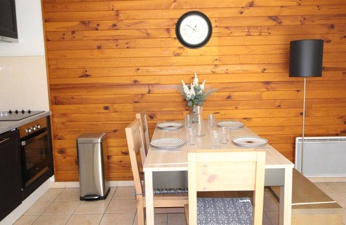 Saint-Mamet Apartment | South-facing 2BR with balcony, pool, parking, pets ok and wifi