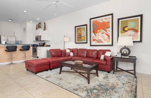 Tuscan Hills Apartment | South Facing 6 bedroom private pool home
