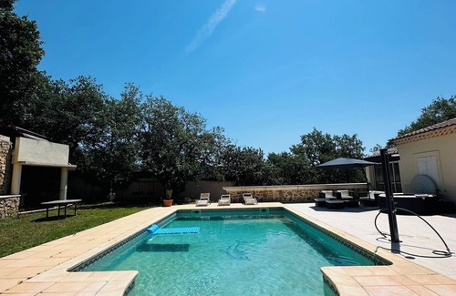 Brignoles Condo | South-facing villa with pool and jacuzzi for an unforgettable stay.