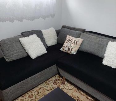 Leskovac Apartment | South Happiness