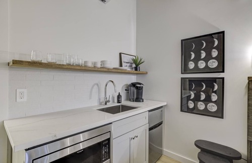 Lakeside Park Apartment | South Lake Chalet #9-New Boutique Suite-Minutes to Heavenly & Lake Tahoe