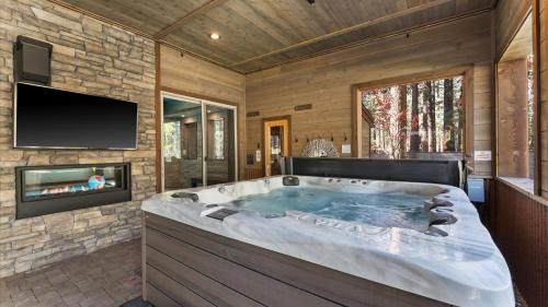 South Lake Tahoe House | South Lake Escape Indoor Pool plus Movie Theater