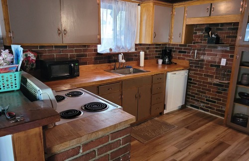 Bijou Park Ski Chalet | South Lake Mid Town Chalet - 3min to the Beach and Ski Run!