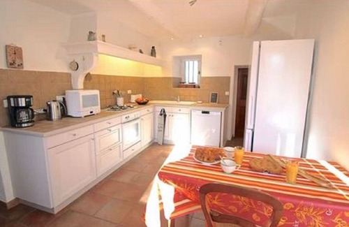 Cucuron House | South Luberon, Mas du Perussier *, 5 people, estate 1 ha. Ideal 1/2 season