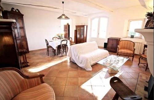 Cucuron House | South Luberon, Mas du Perussier *, 5 people, estate 1 ha. Ideal 1/2 season