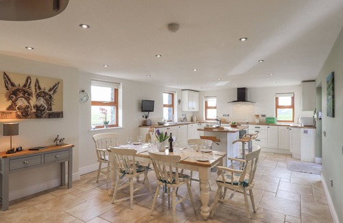 Newton Stewart Cottage | SOUTH MILTON COTTAGE, family friendly, with open fire in Stairhaven