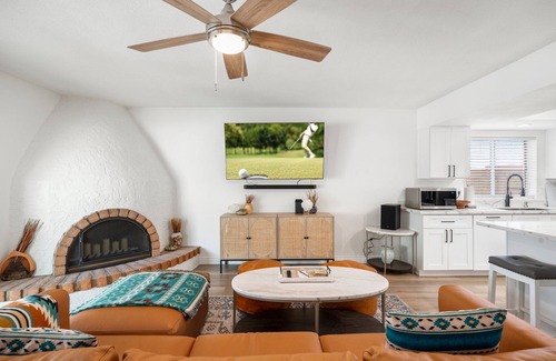 Desert Foothills Estates House | South Mountain FREE HEATED Pool & Hot Tub Walk to trails and park.