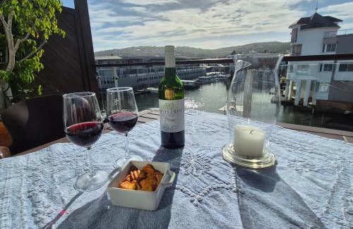 Waterfront Apartment | South Quay 12 Waterfront